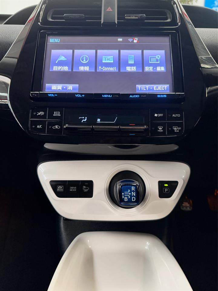 2016 Toyota Prius thumbnail