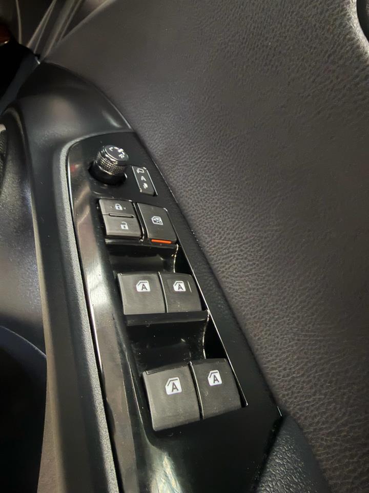2016 Toyota Prius thumbnail