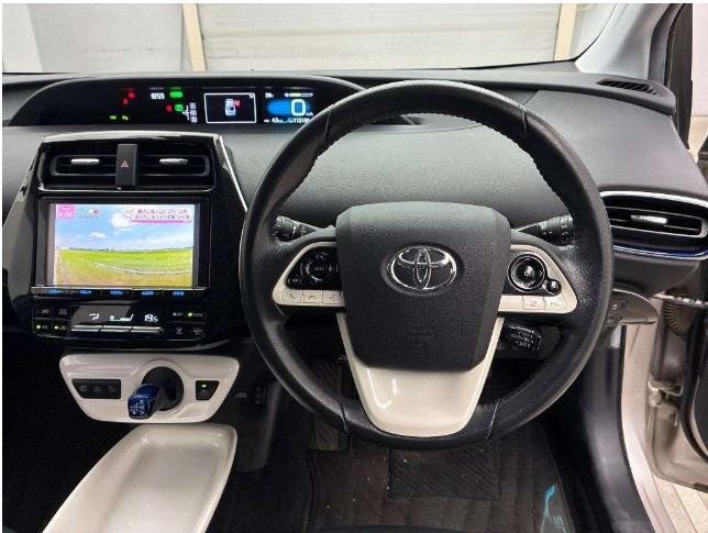 2016 Toyota Prius thumbnail