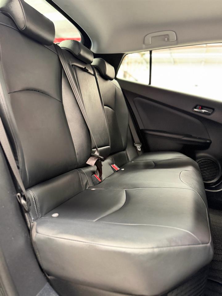 2016 Toyota Prius thumbnail