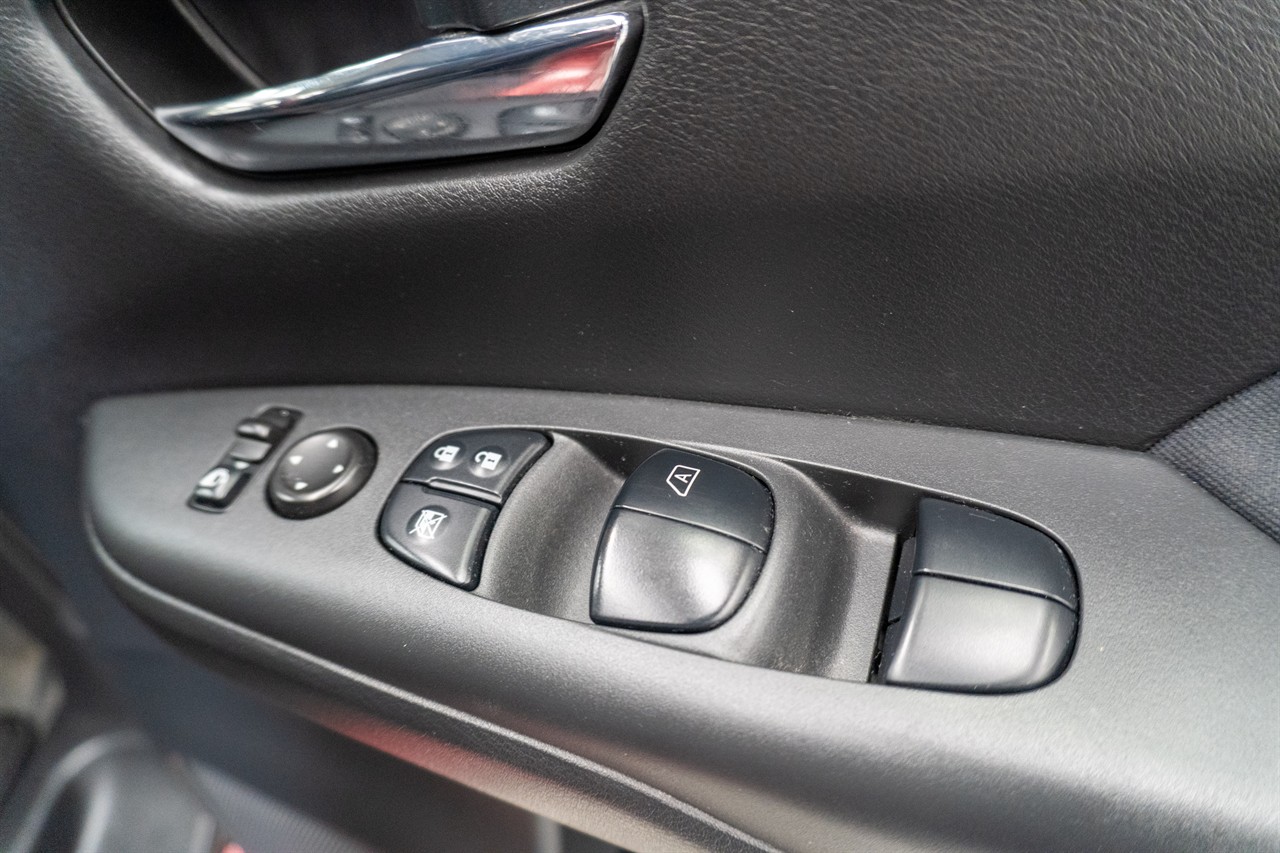 2017 Nissan Serena thumbnail