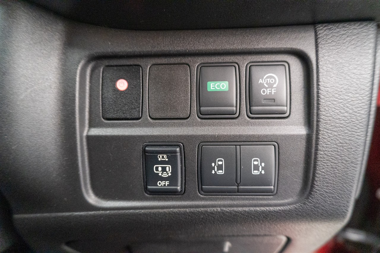 2017 Nissan Serena thumbnail