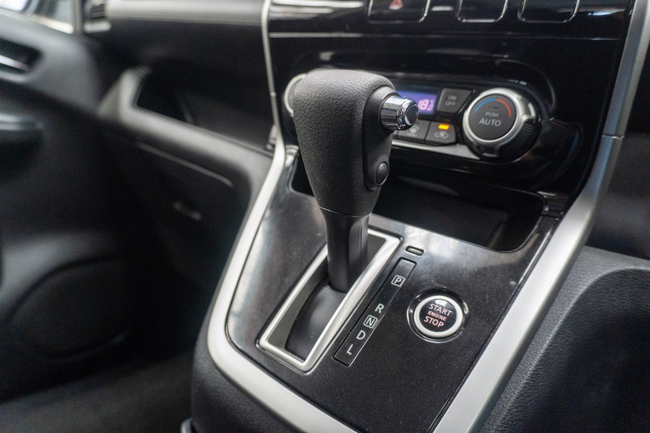 2017 Nissan Serena thumbnail