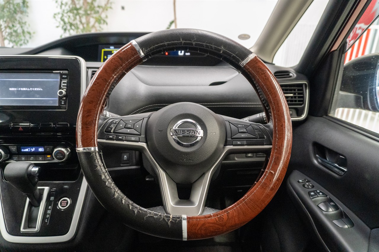 2017 Nissan Serena thumbnail