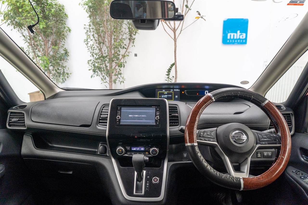 2017 Nissan Serena thumbnail