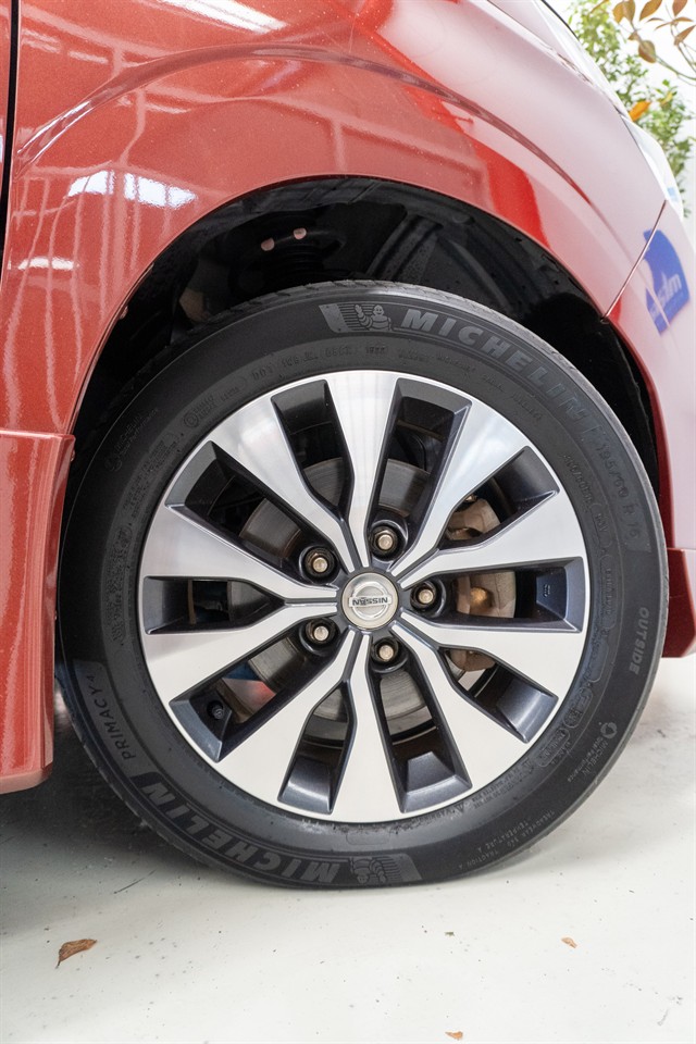 2017 Nissan Serena thumbnail