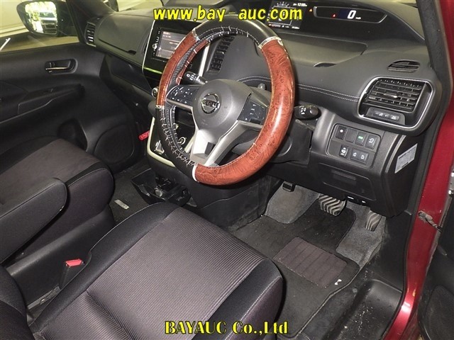 2017 Nissan Serena thumbnail