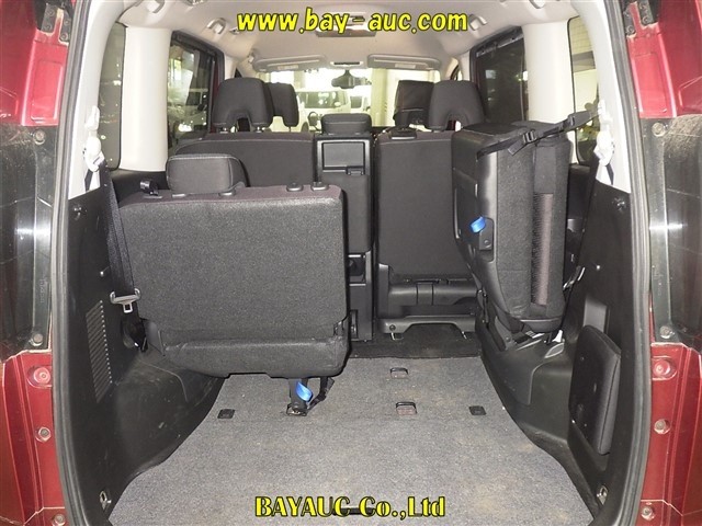 2017 Nissan Serena thumbnail