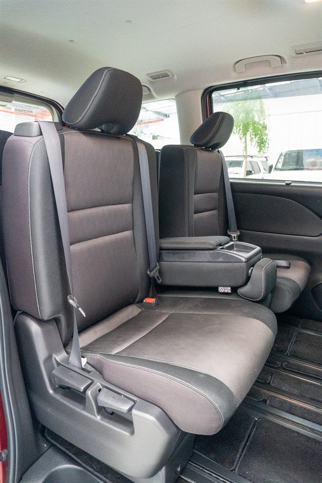 2017 Nissan Serena thumbnail