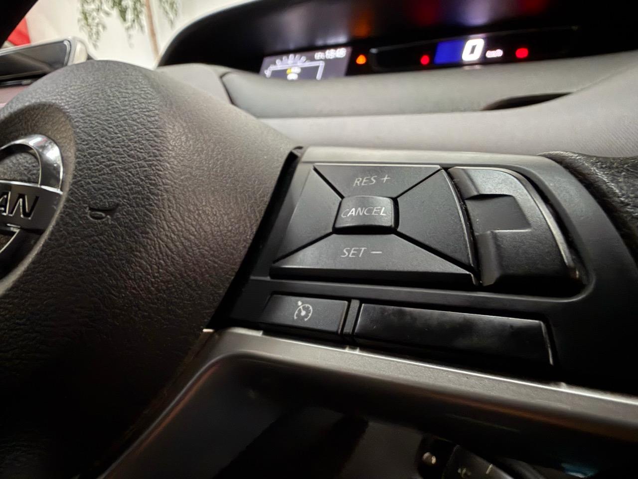 2017 Nissan Serena thumbnail