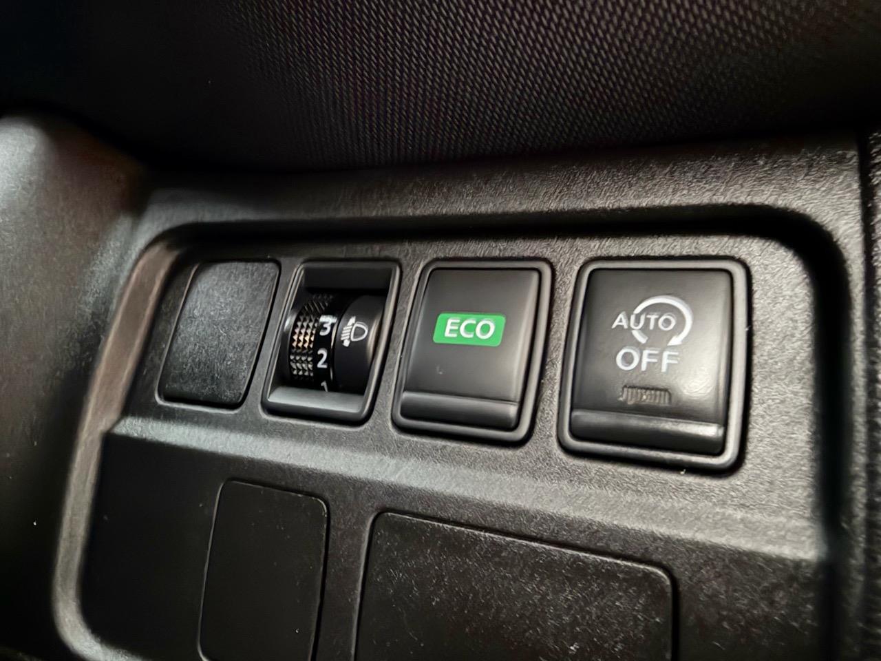 2017 Nissan Serena thumbnail