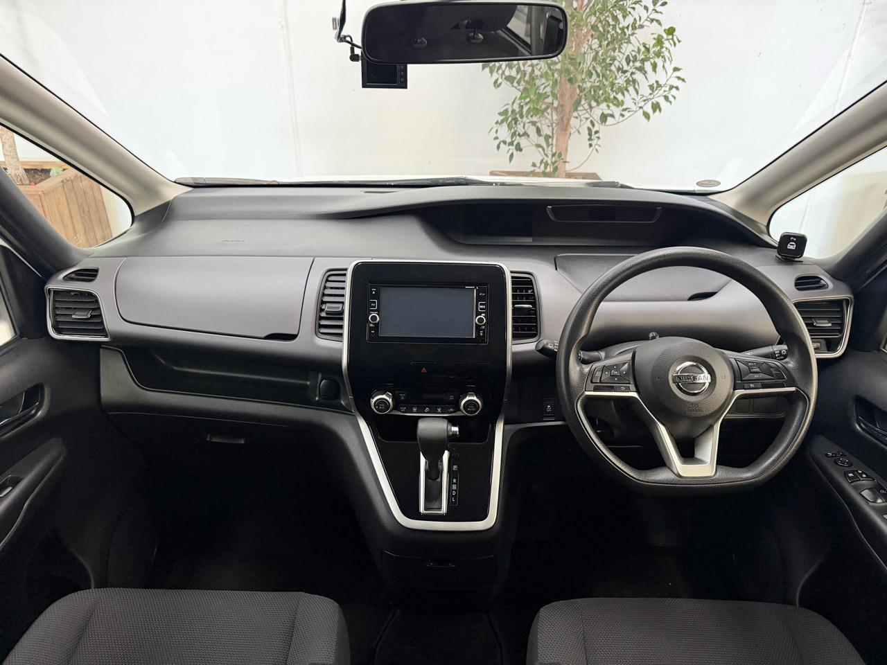 2017 Nissan Serena thumbnail