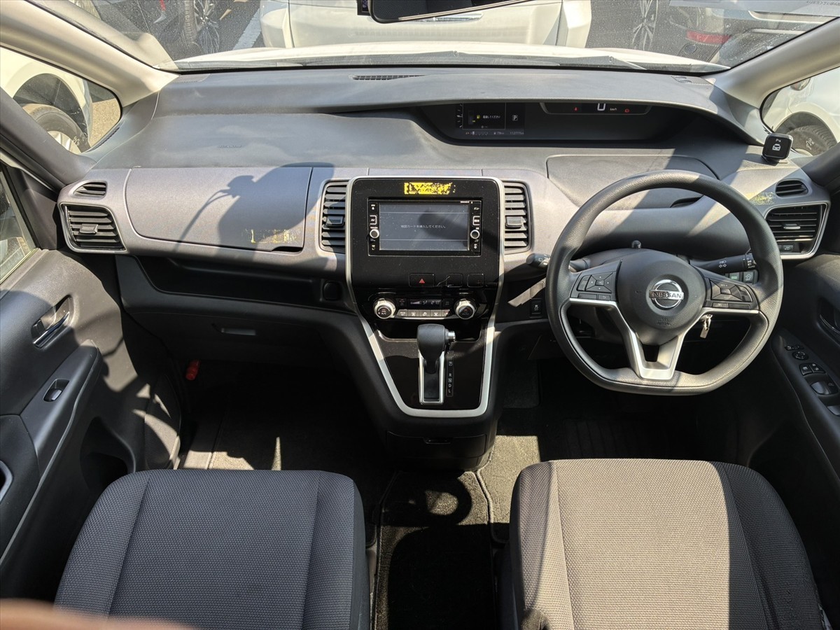 2017 Nissan Serena thumbnail
