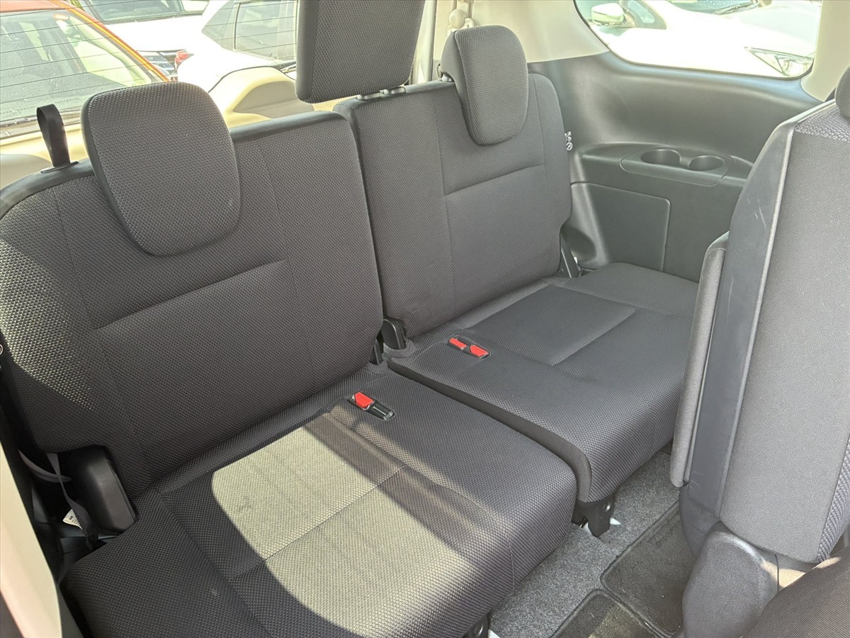 2017 Nissan Serena thumbnail