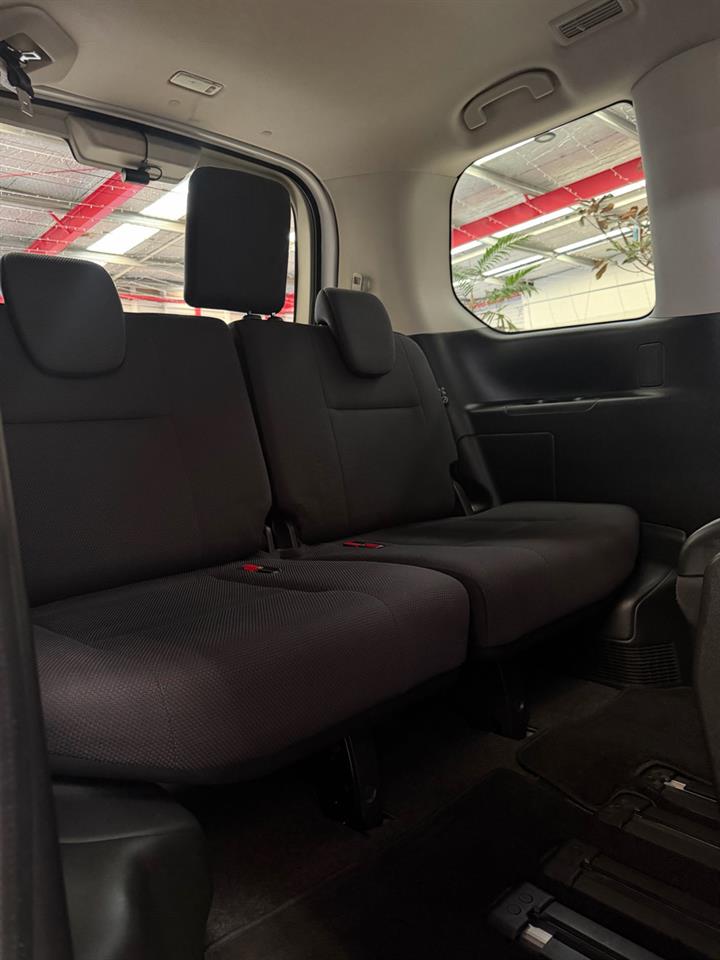 2017 Nissan Serena thumbnail