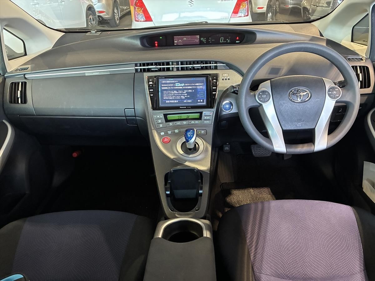 2013 Toyota Prius thumbnail