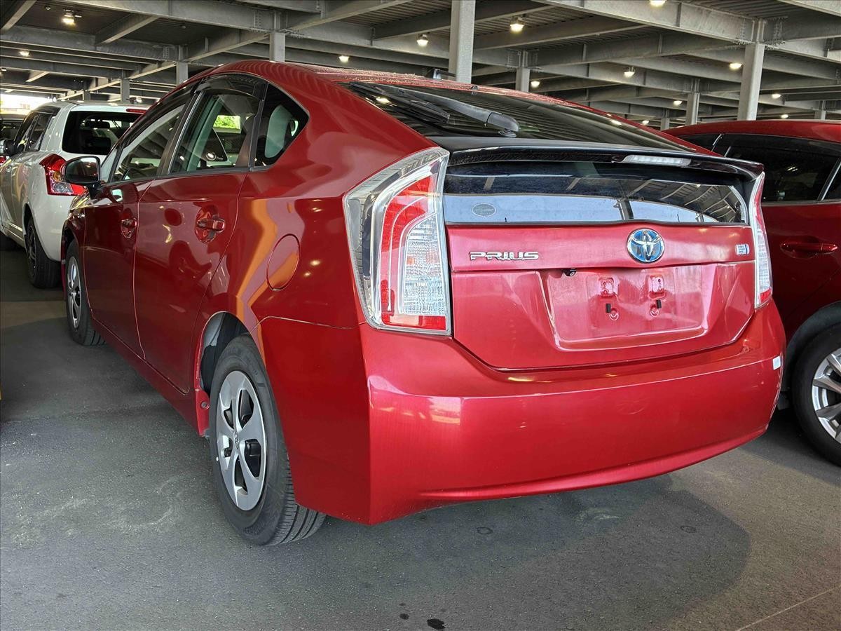 2013 Toyota Prius thumbnail