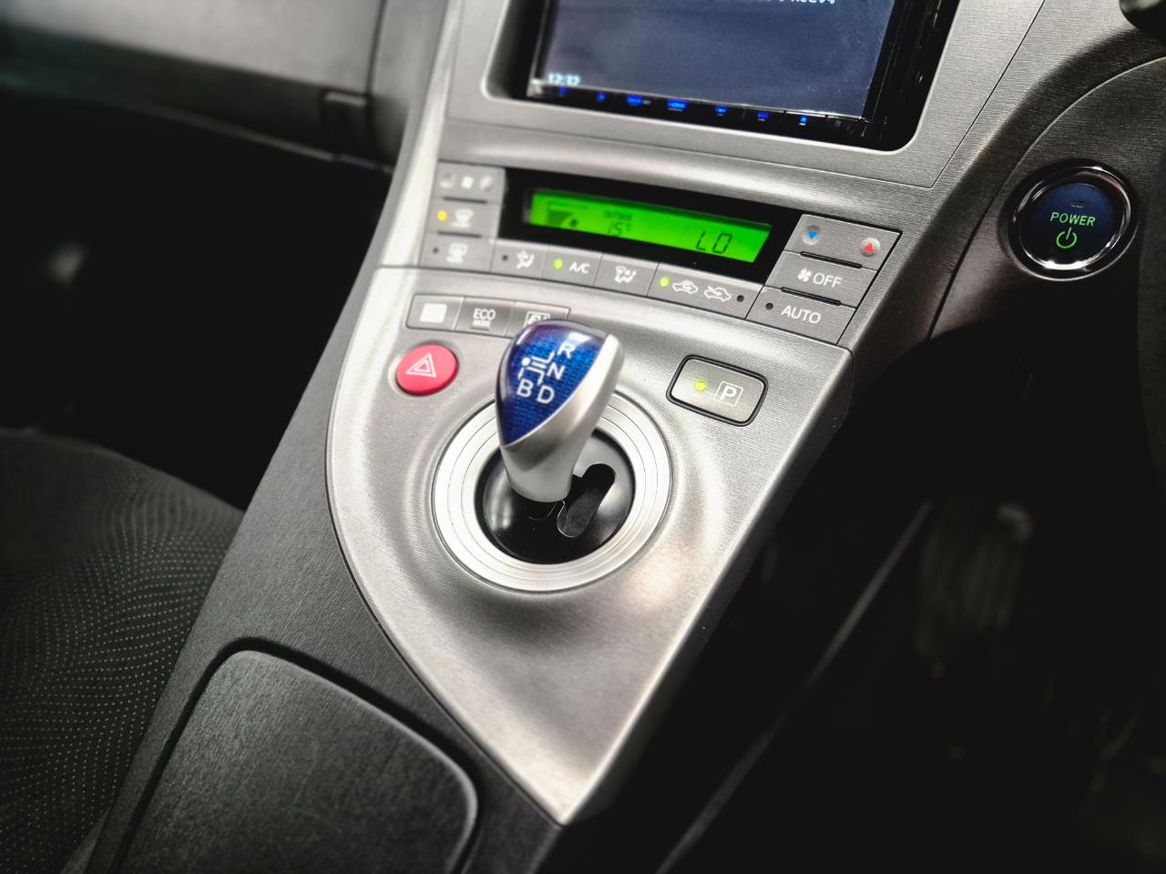 2015 Toyota Prius thumbnail