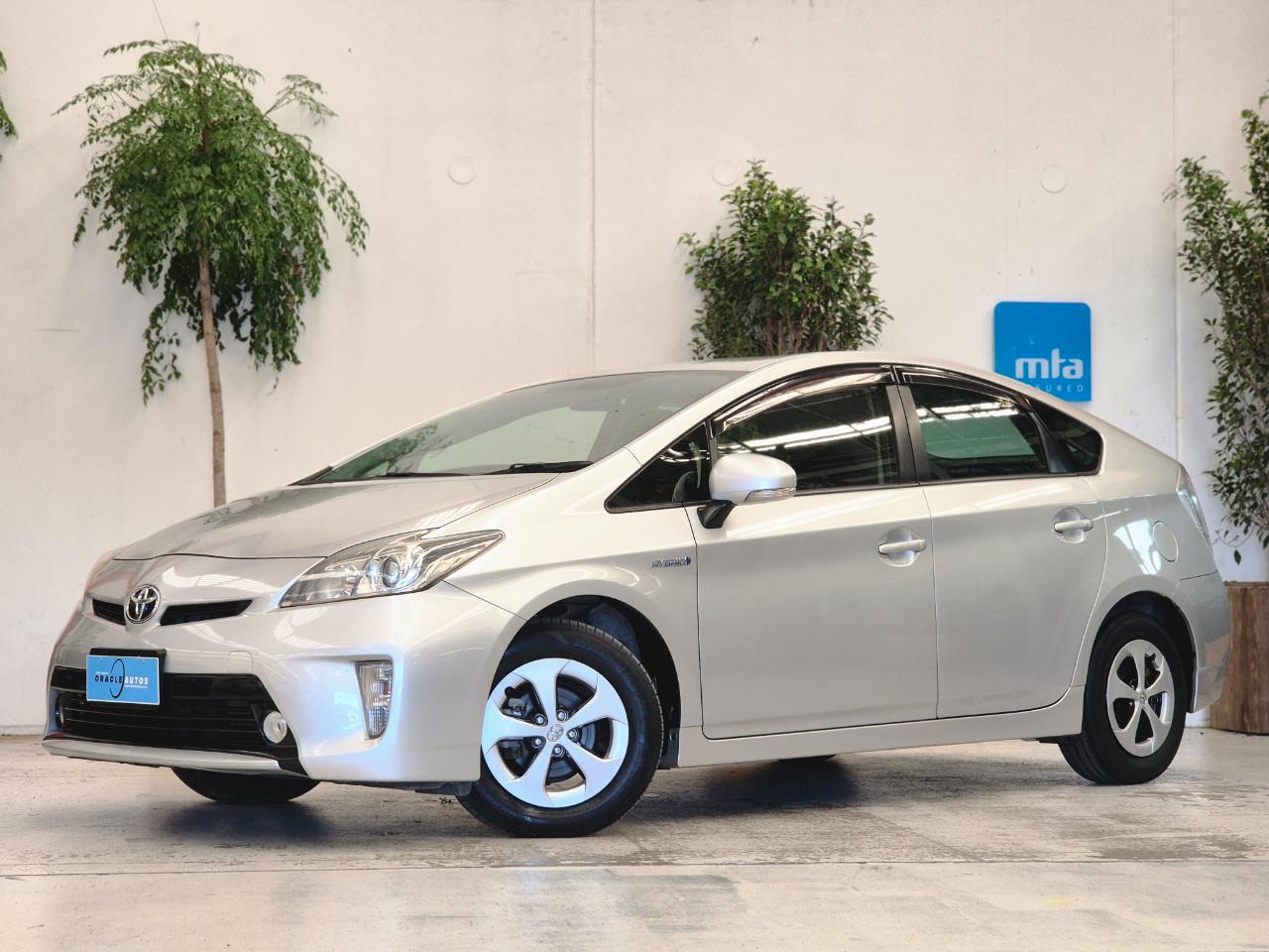 2015 Toyota Prius thumbnail