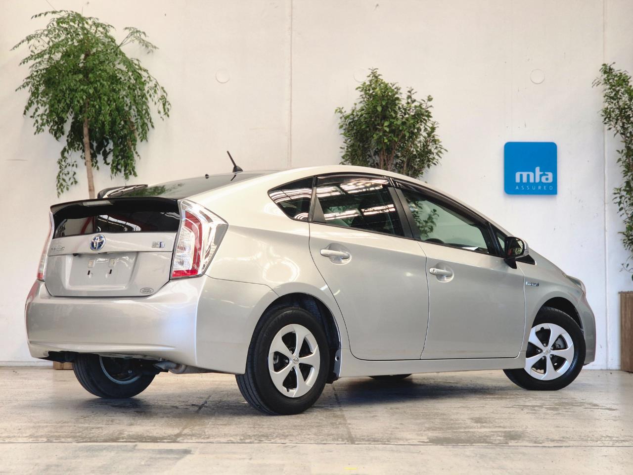 2015 Toyota Prius thumbnail