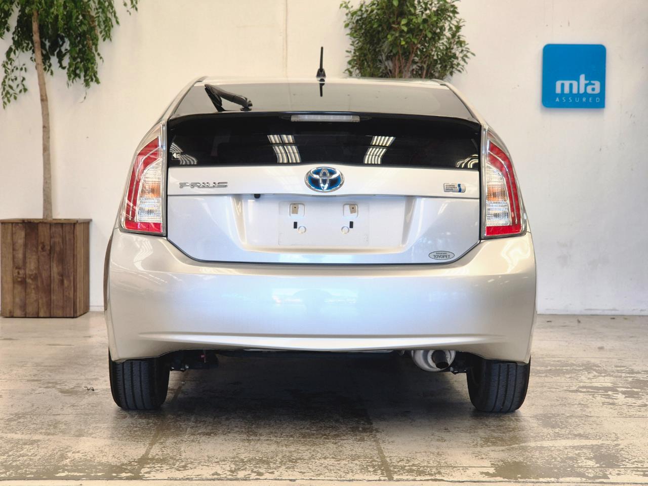 2015 Toyota Prius thumbnail