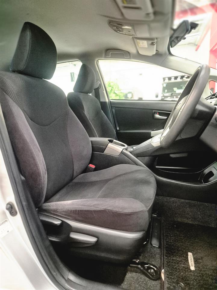 2015 Toyota Prius thumbnail