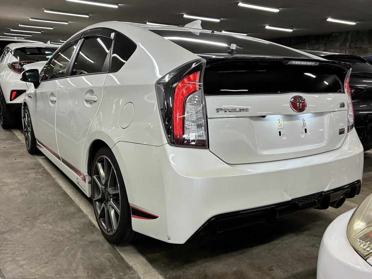 2012 Toyota Prius thumbnail