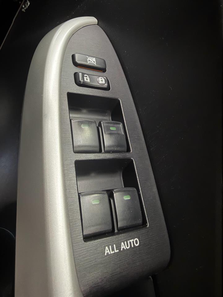 2014 Toyota Prius thumbnail