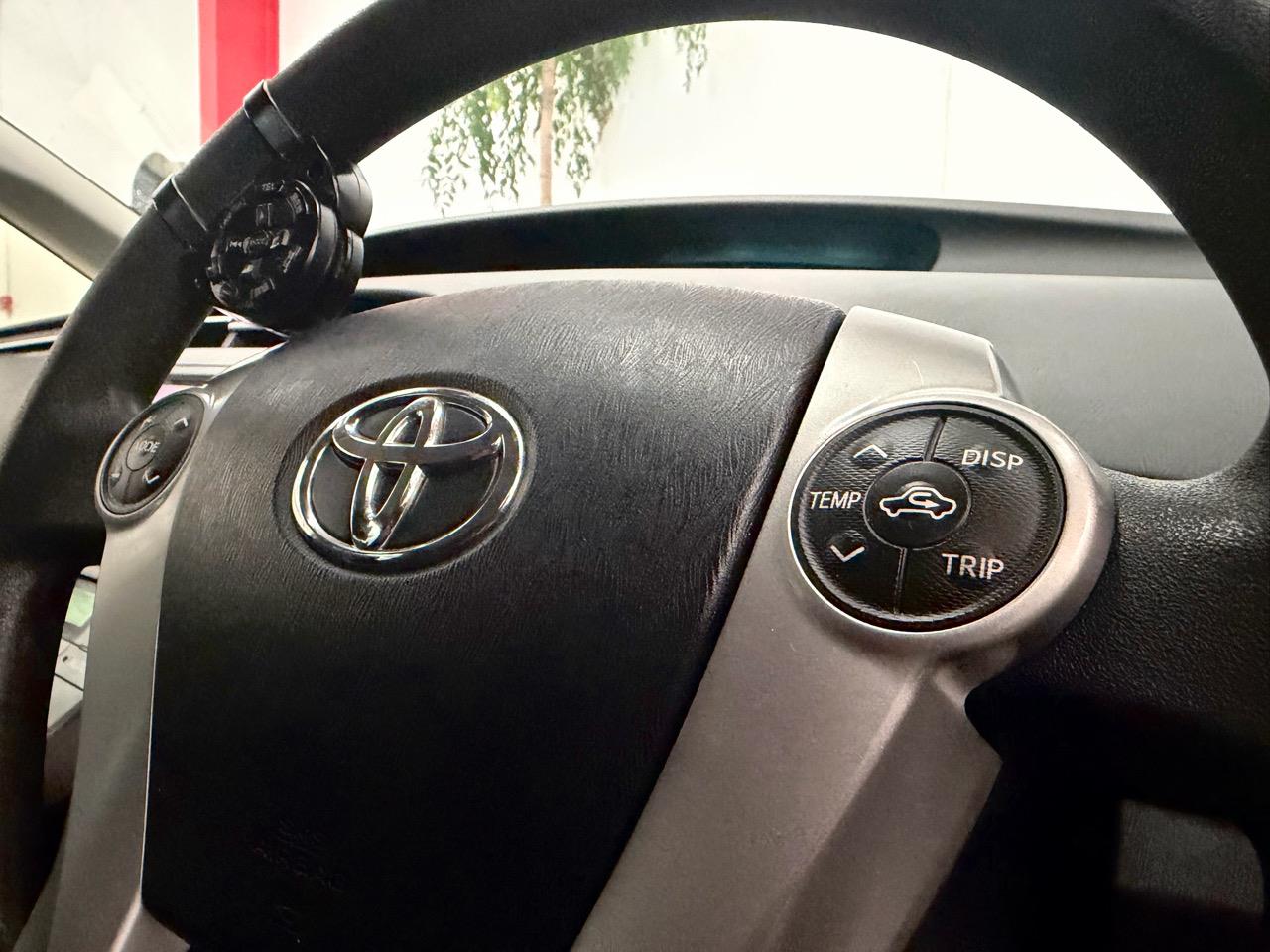 2014 Toyota Prius thumbnail