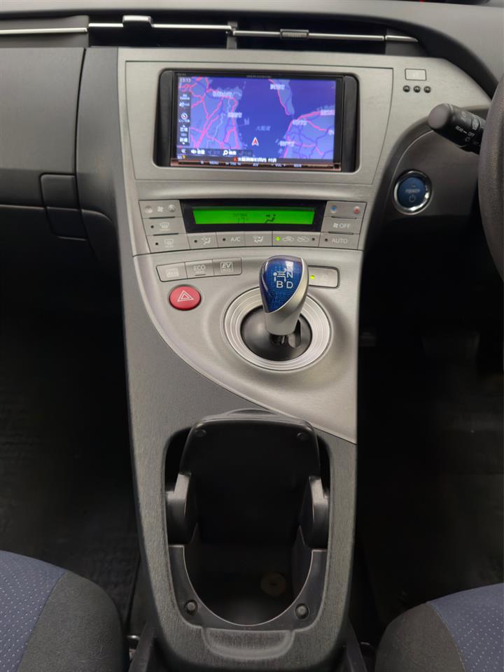 2014 Toyota Prius thumbnail