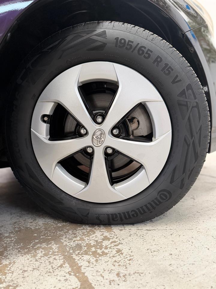 2014 Toyota Prius thumbnail