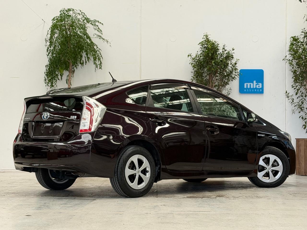 2014 Toyota Prius thumbnail