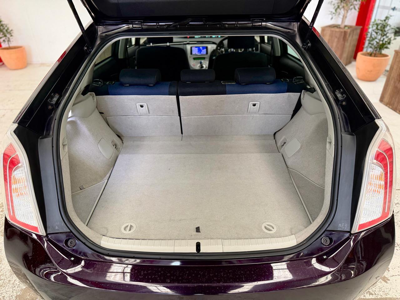 2014 Toyota Prius thumbnail