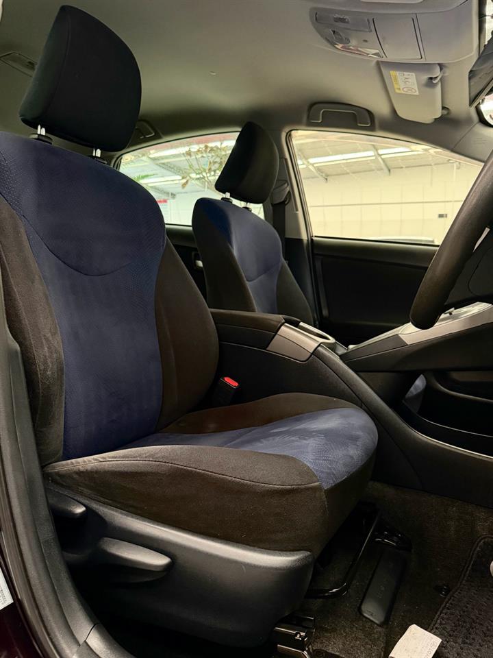 2014 Toyota Prius thumbnail