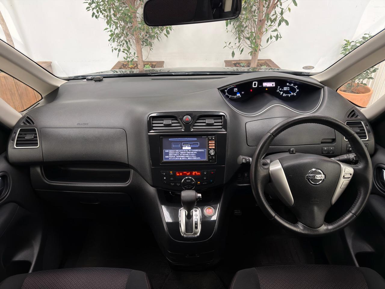2013 Nissan Serena thumbnail