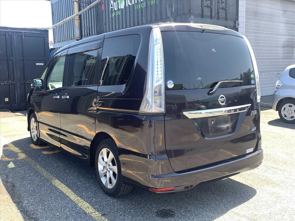 2013 Nissan Serena thumbnail