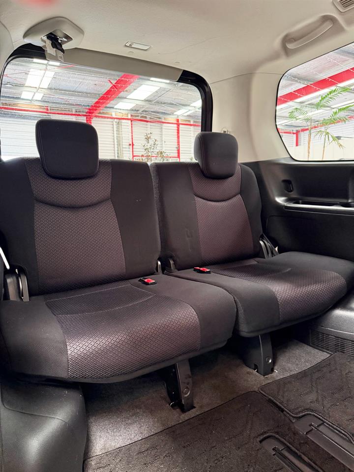 2013 Nissan Serena thumbnail