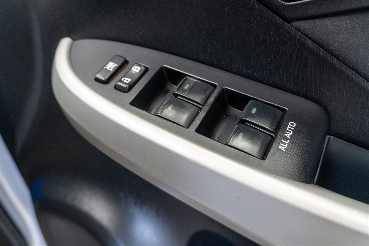 2013 Toyota Prius thumbnail