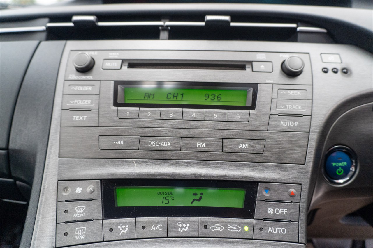 2013 Toyota Prius thumbnail
