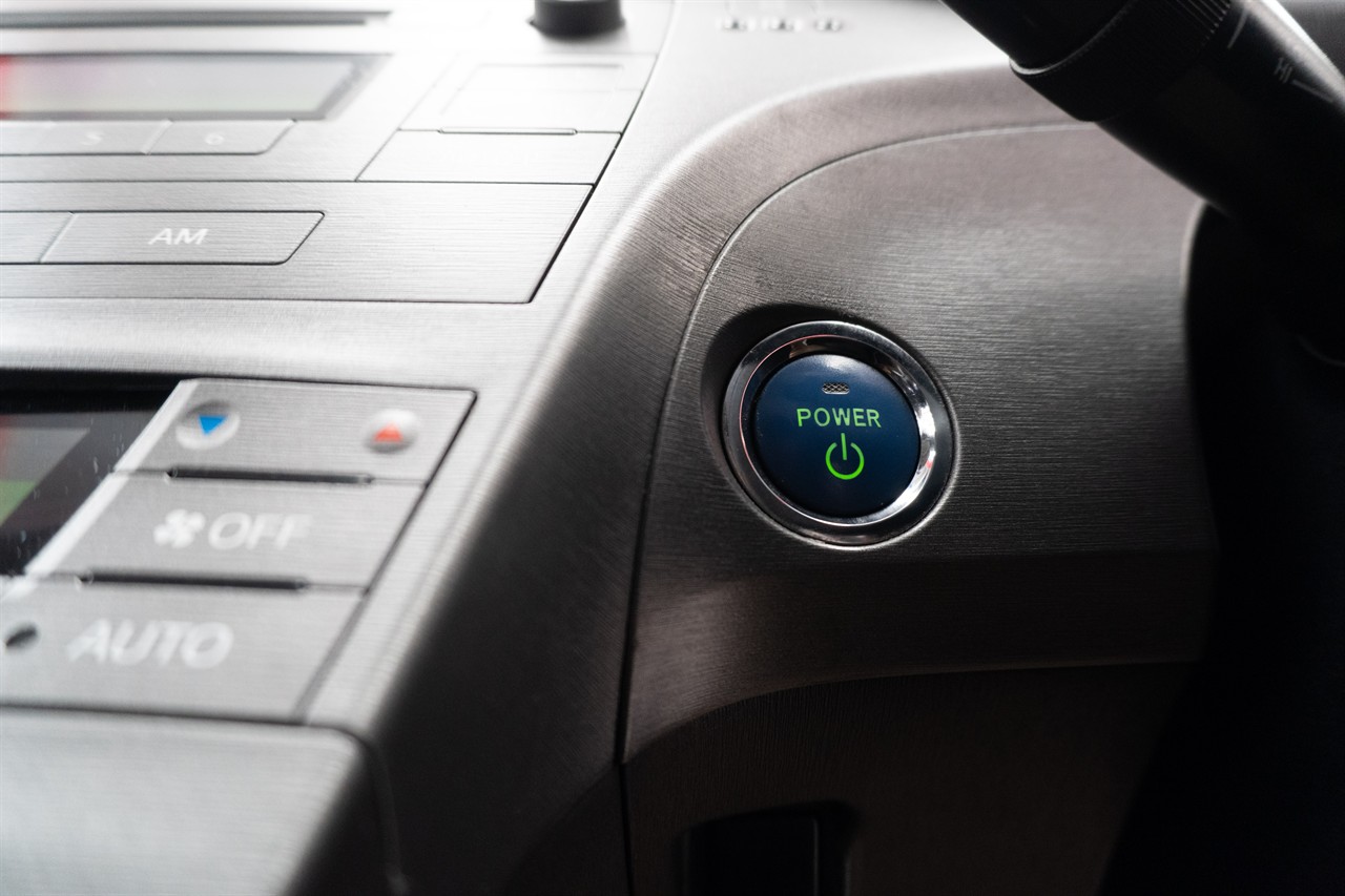 2013 Toyota Prius thumbnail