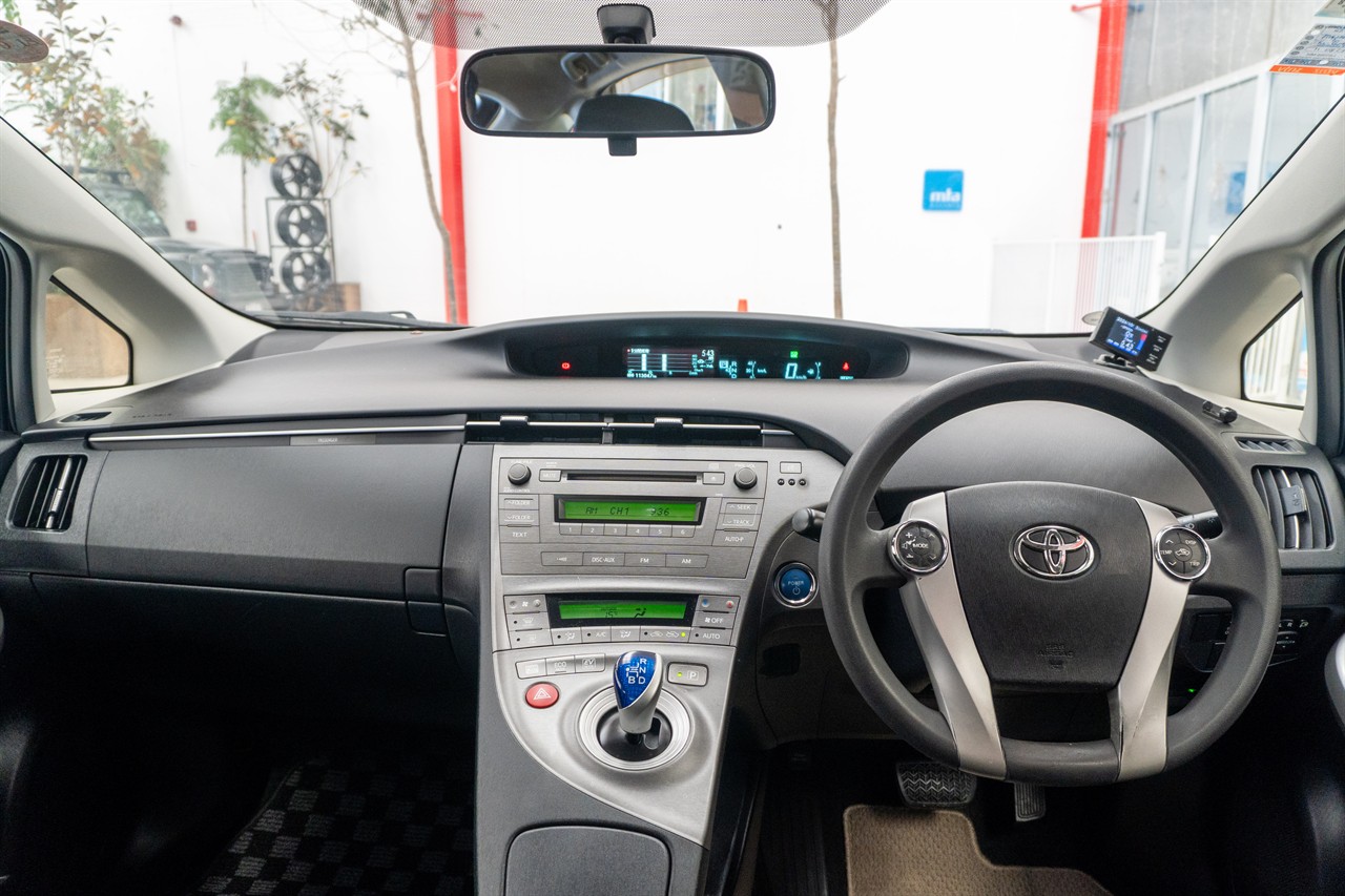 2013 Toyota Prius thumbnail