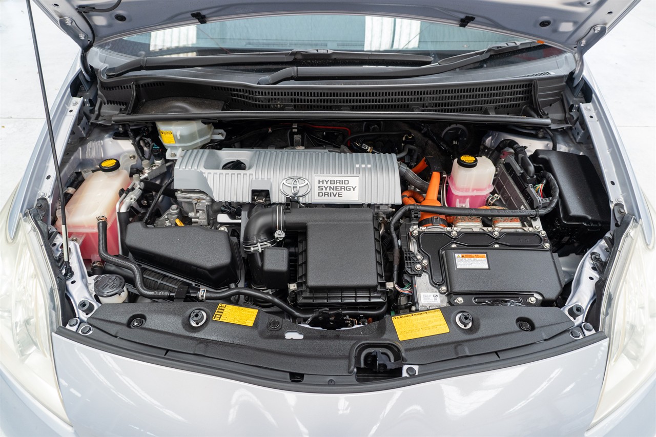 2013 Toyota Prius thumbnail