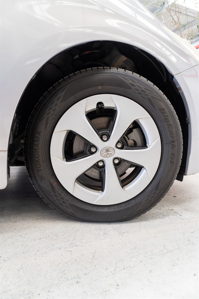 2013 Toyota Prius thumbnail