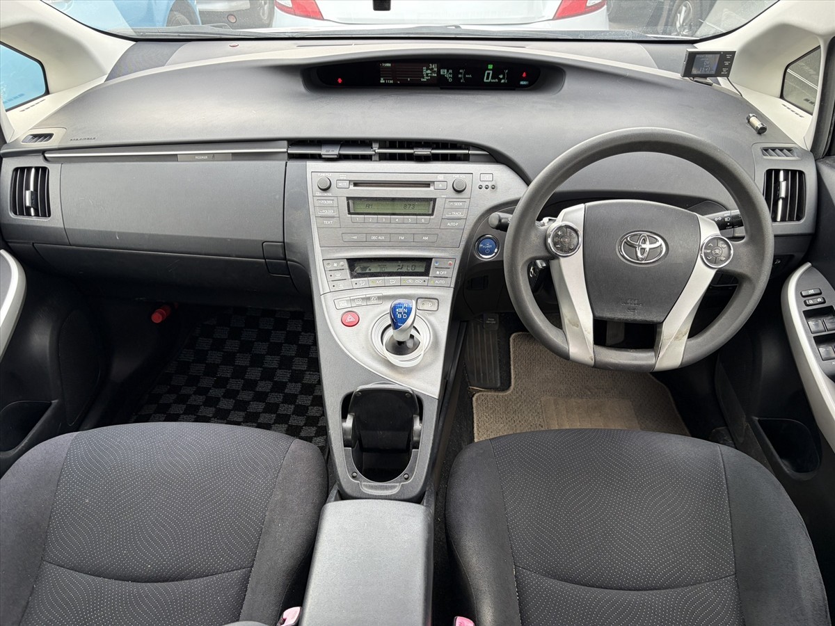2013 Toyota Prius thumbnail
