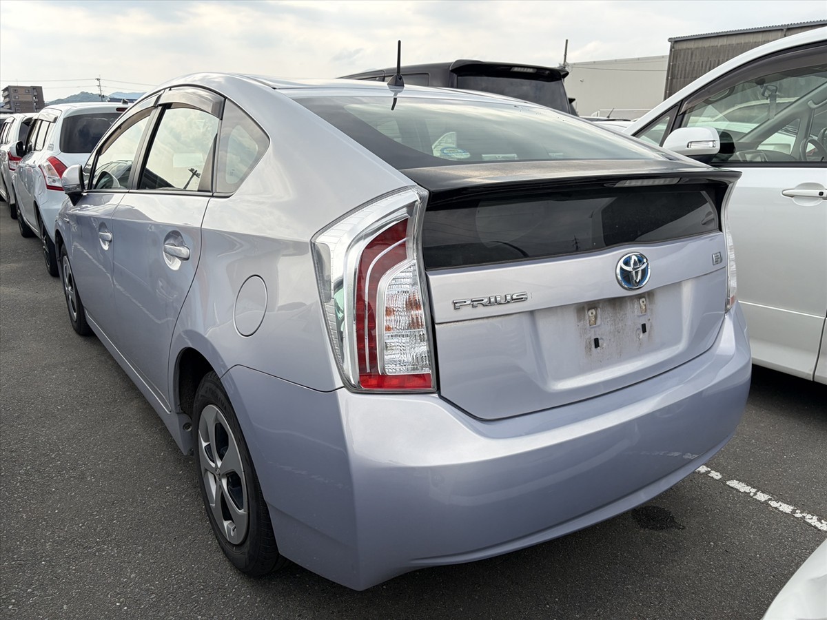 2013 Toyota Prius thumbnail