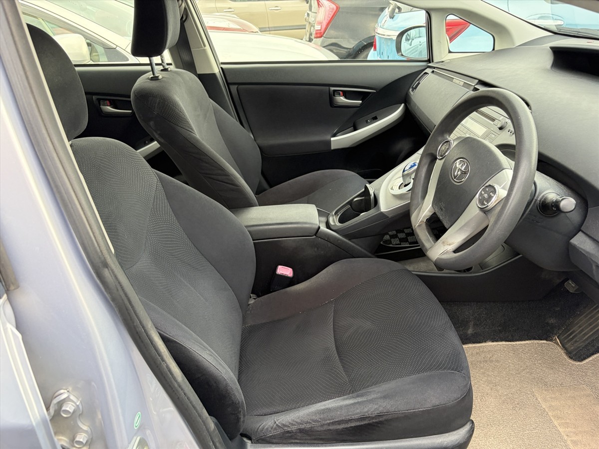 2013 Toyota Prius thumbnail