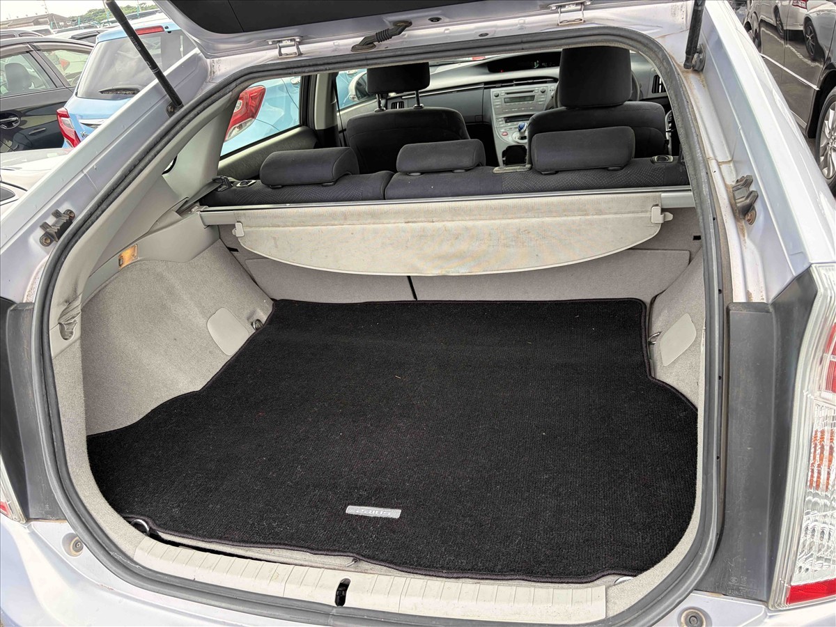 2013 Toyota Prius thumbnail