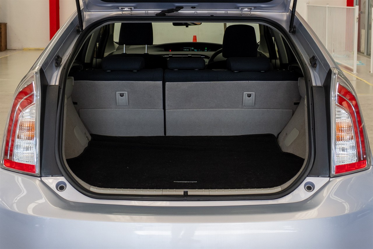2013 Toyota Prius thumbnail