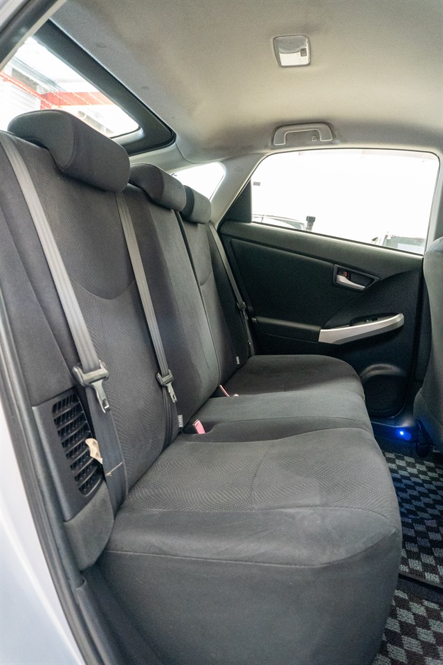 2013 Toyota Prius thumbnail