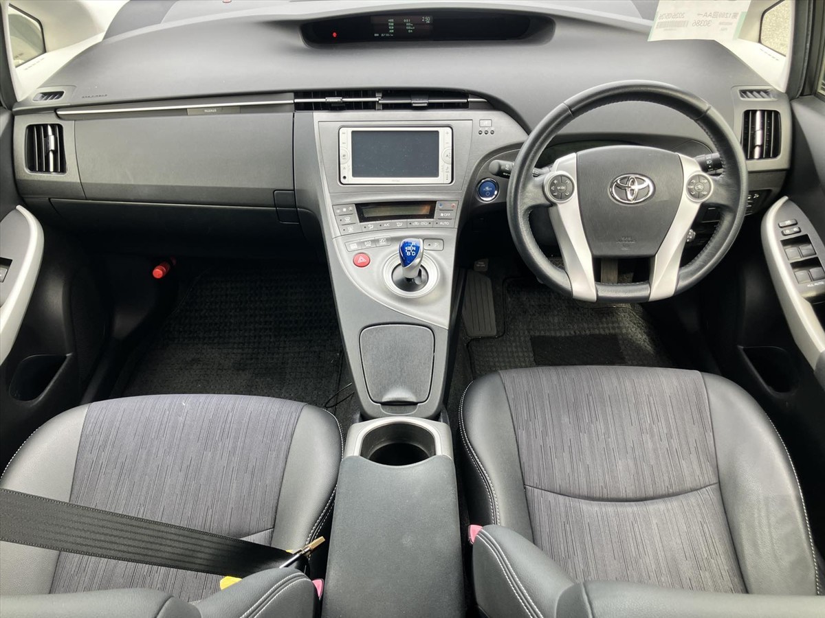 2012 Toyota Prius thumbnail